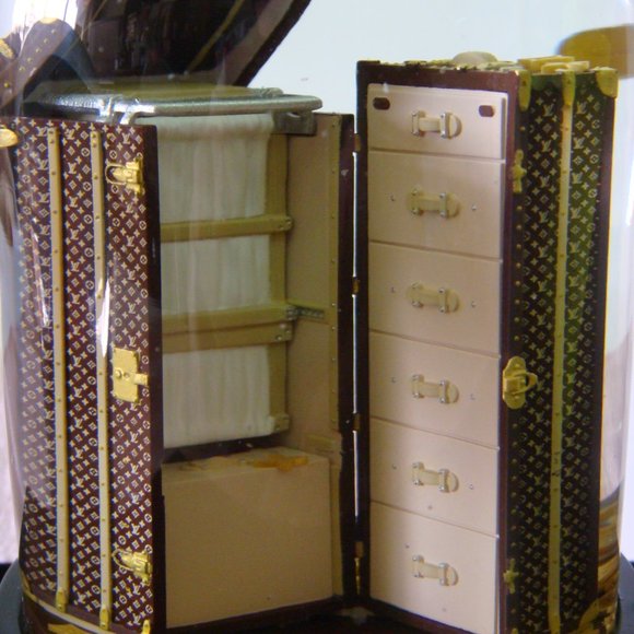 Louis Vuitton Snow Globe monogram luggage truck limited edition - Picture 5 of 8